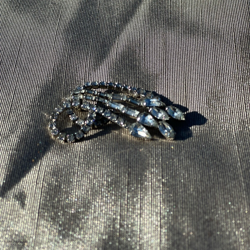 Vintage Weiss Brooch with Rhinostones